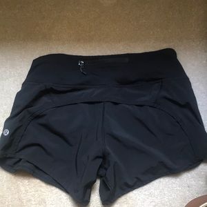 black lululemon shorts